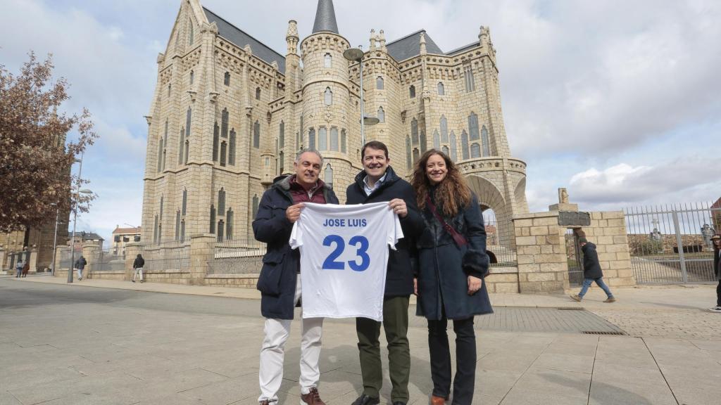 Mañueco durante su visita a Astorga.