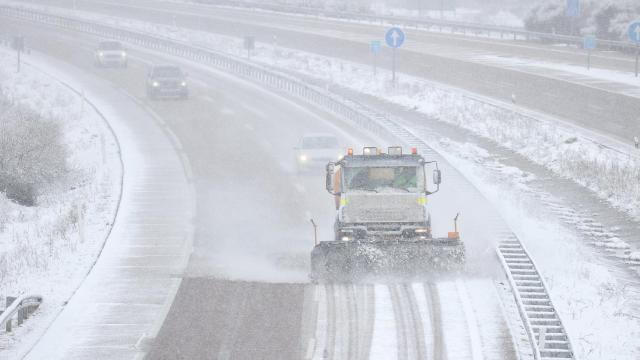Nieve en la A-62, a la altura de Sancti Spiritus