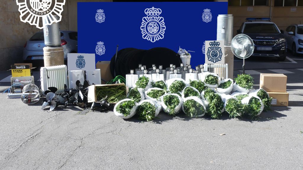 Droga y material incautado por la Policía Nacional en Las Torres