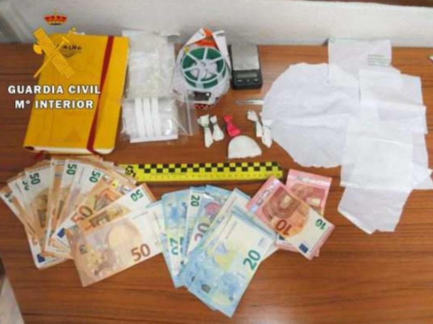 Material intervenido por la Guardia Civil en Tordesillas
