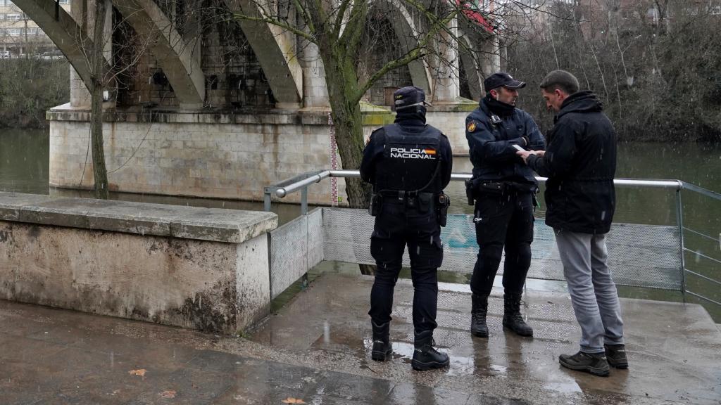 Rescate del cuerpo de un hombre en el río Pisuerga