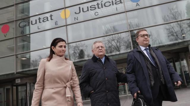 El expresidente del Valencia CF Pedro Cortés (c), en la Ciudad de la Justicia de València.