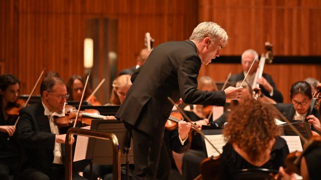 Edward Gardner, con la Filarmónica de Londres. Foto: Mark Allan