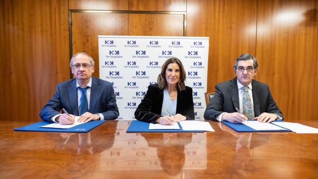 Dr. Alberto Muñoz, presidente de la Fundación de Investigación HM Hospitales (FiHM); Pilar García de la Granja, presidenta de la Fundación Querer; Dr. Juan Abarca Cidón, presidente de HM Hospitales.