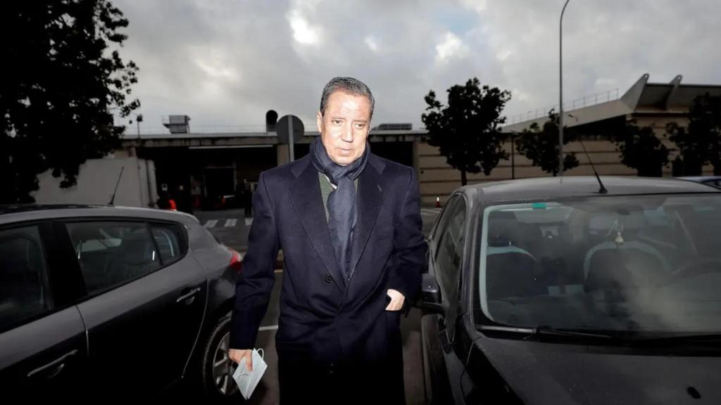 Eduardo Zaplana tras quedar en libertad provisional en 2019.