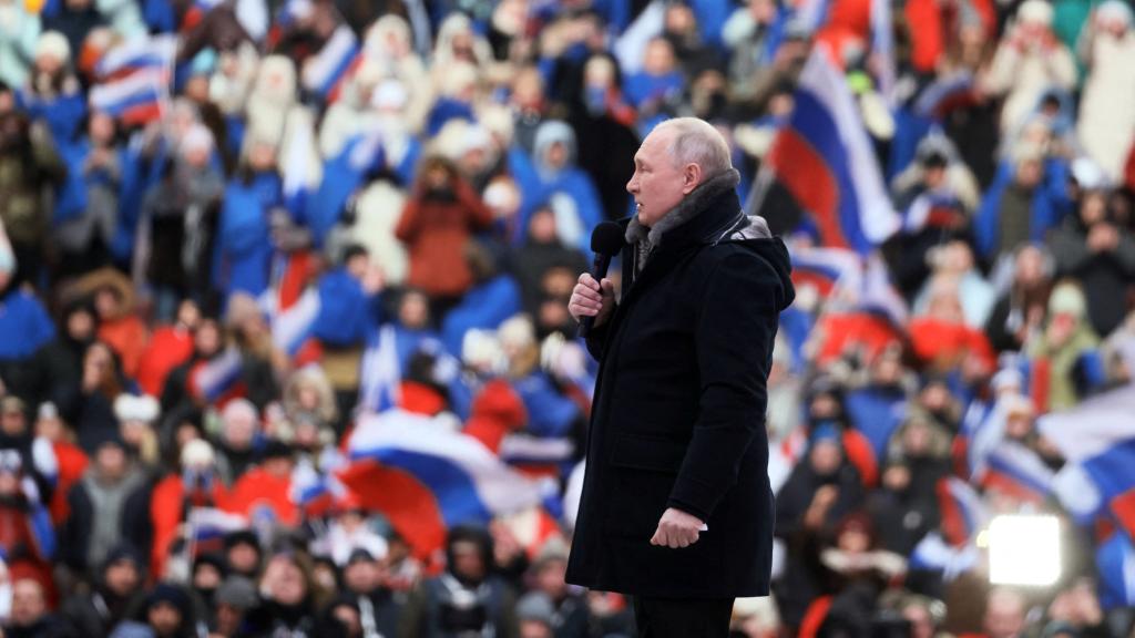 El presidente ruso, Vladimir Putin, asiste a un concierto homenaje a los soldados del país que participan en la campaña de Ucrania.