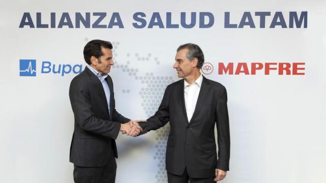 El consejero delegado de Sanitas y de Bupa Europa y Latinoamérica, Iñaki Peralta, y el consejero delegado de Mapfre para Latinoamérica, Jesús Martínez Castellanos.
