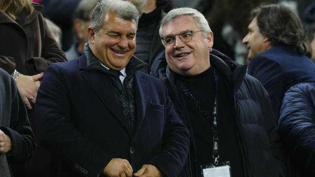 Los presidentes del FC Barcelona, Joan Laporta, y del Cádiz, Manuel Vizcaíno, en el Camp Nou.