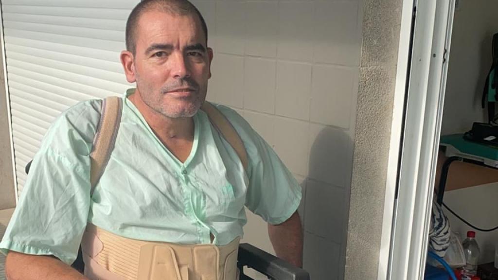 Roberto mientras se recuperaba en el hospital tras despertar del coma.