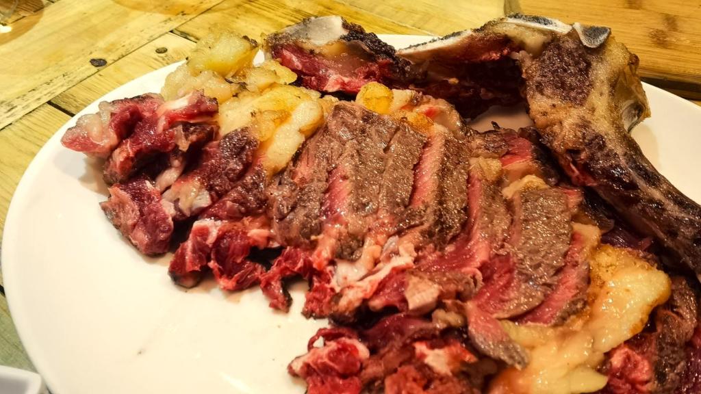 El corte Tomahawk de Las Brasas de San Miguel en Alicante.