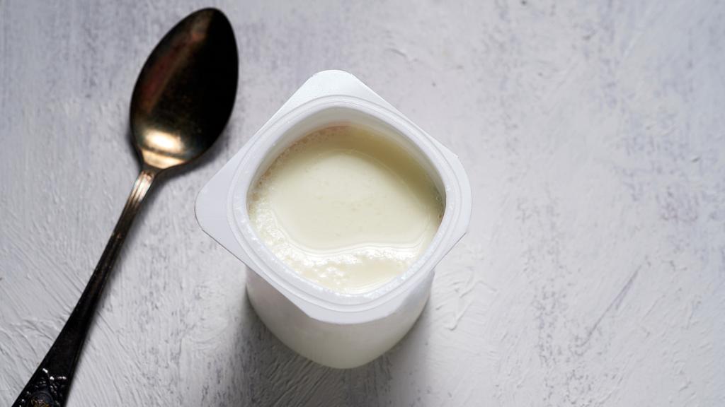 Un yogur dispuesto para ser devorado.