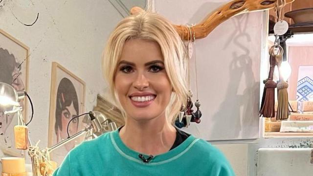 Adriana Abenia en una imagen de sus redes sociales.