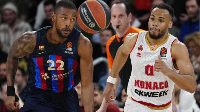 Higgins y Élie Okobo, en disputa por el balón.