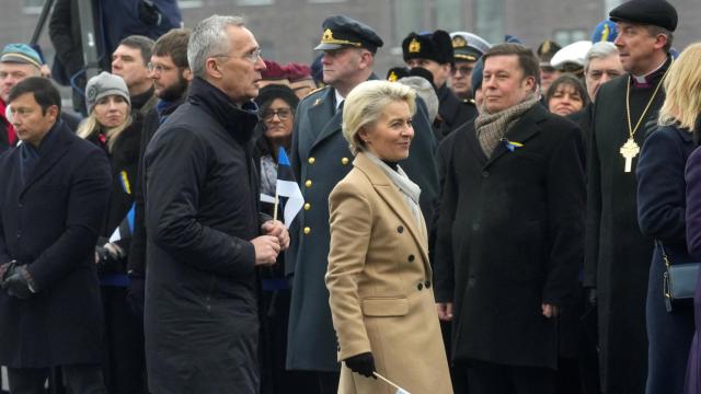Jens Stoltenberg y Ursula von der Leyen, durante la ceremonia de este viernes en Estonia