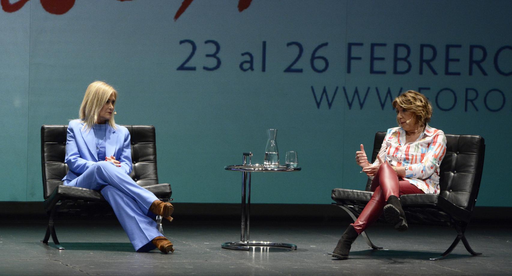 Cristina Cifuentes y Susana Díaz durante su charla titulada 'En la diana'