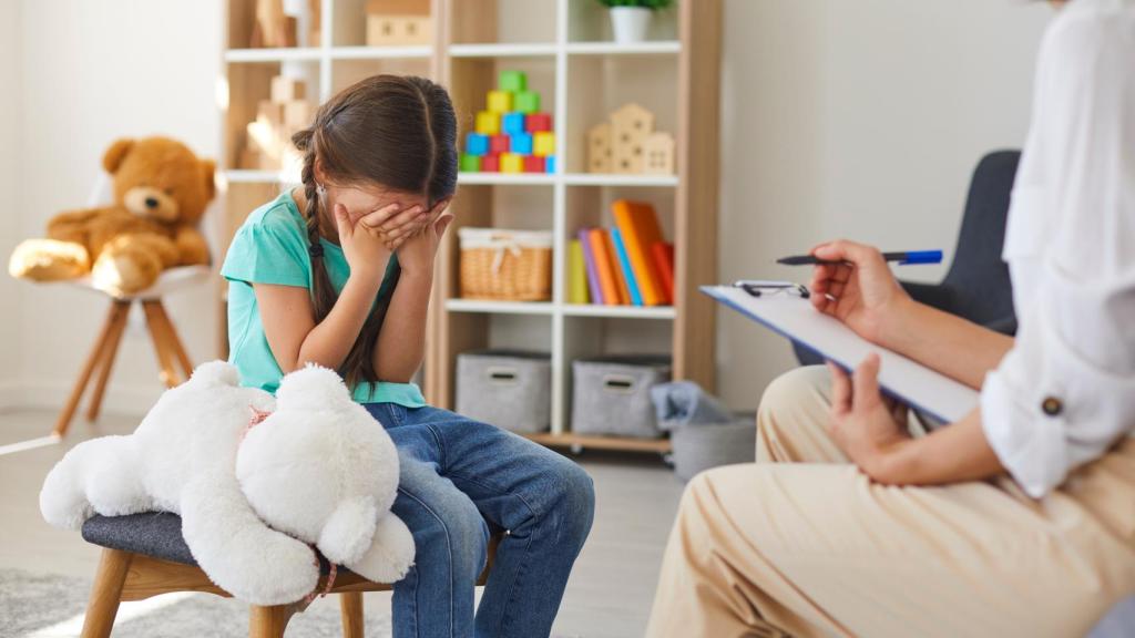 ¿Por qué hay más casos de menores que se autolesionan?: una psicóloga valenciana da las razones
