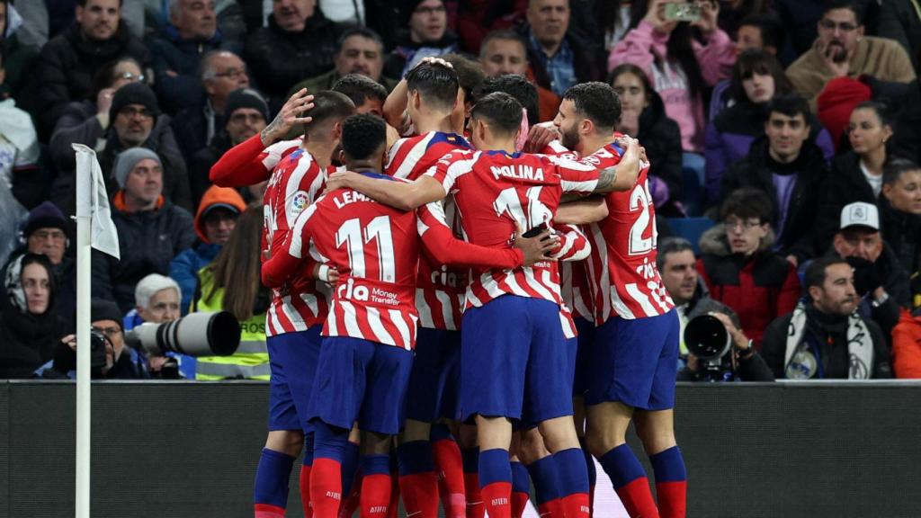 Los jugadores del Atlético celebran el gol de José María Giménez.