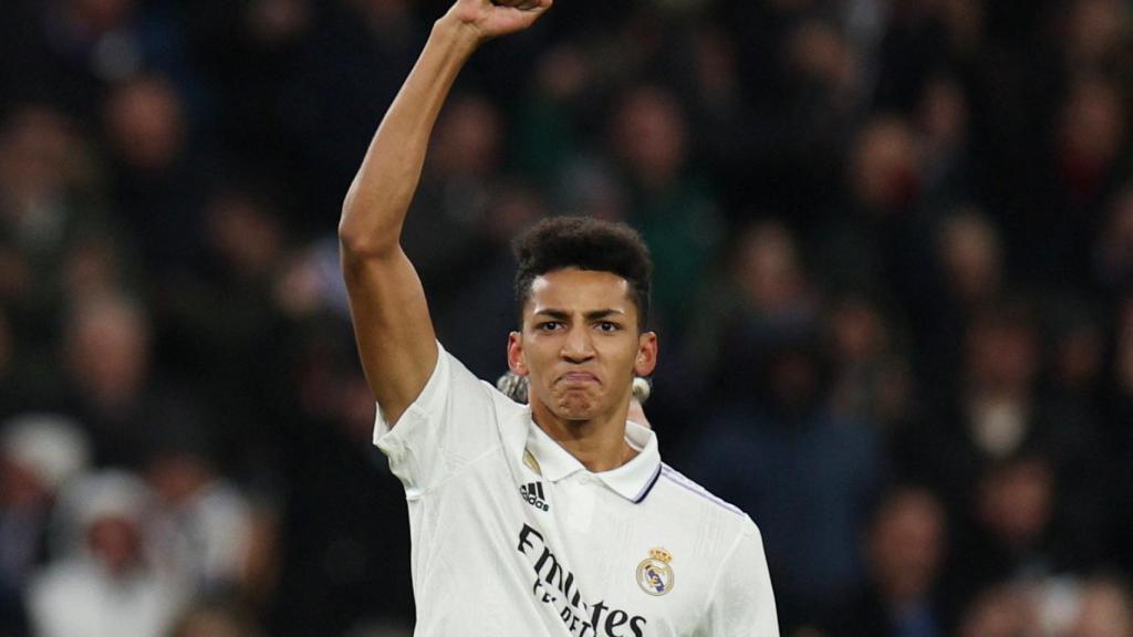 Álvaro Rodríguez celebra su primer gol con el Real Madrid