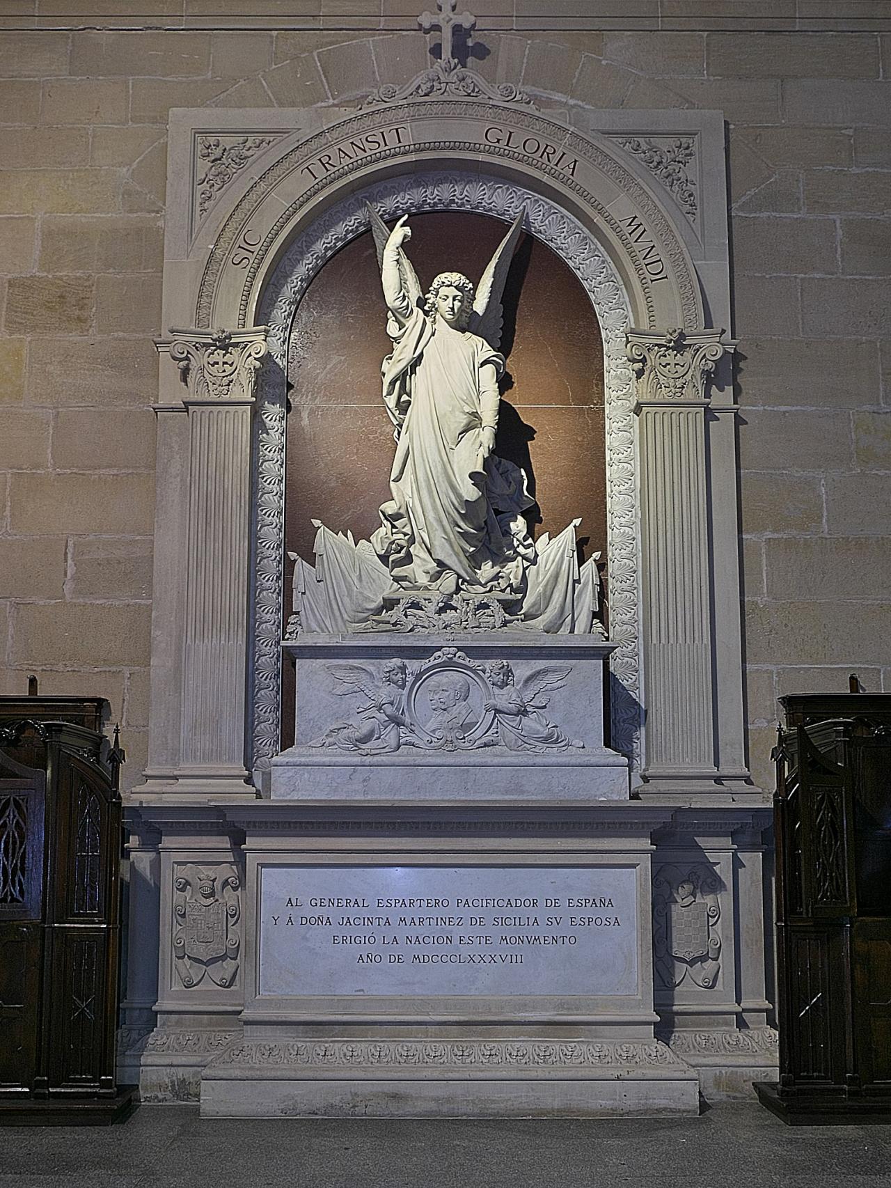 Sepulcro de Espartero y su esposa, Jacinta, en la Concatedral de Santa María de la Redonda en Logroño.