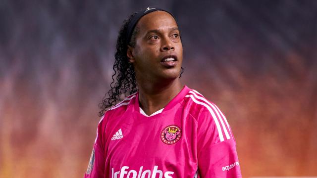 Ronaldinho, en su debut con Porcinos en la Kings League.