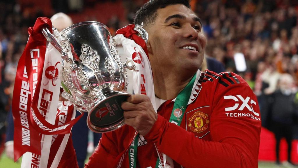 Casemiro celebra la Copa Carabao con el Manchester United