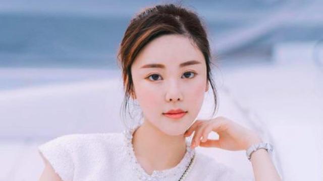 Abby Choi posa en una imagen de su cuenta de Instagram