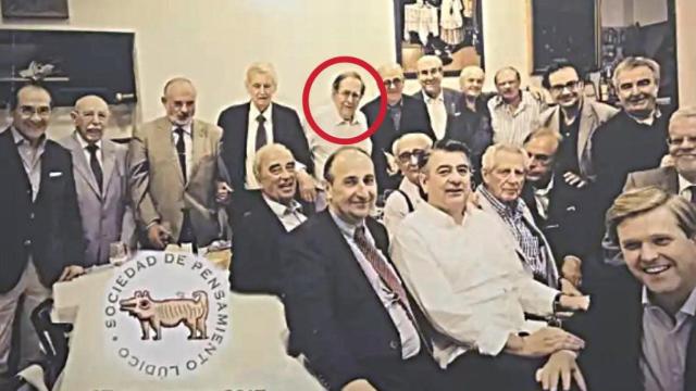 Cuadro de algunos integrantes de la Sociedad de Pensamiento Lúdico, en el restaurante El Imperio de Madrid, donde se juntan.