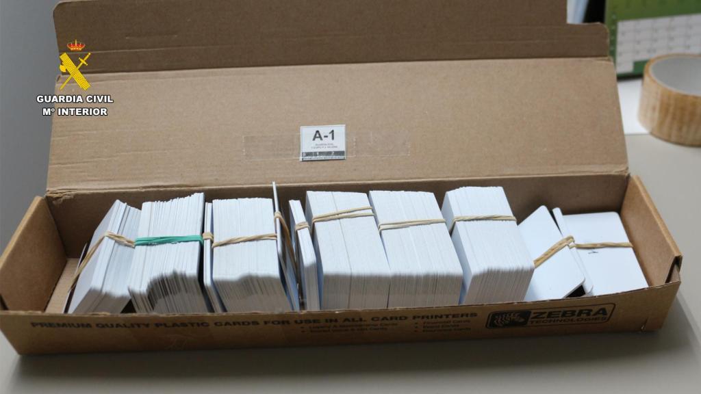 Tarjetas clonadas intervenidas por los agentes.