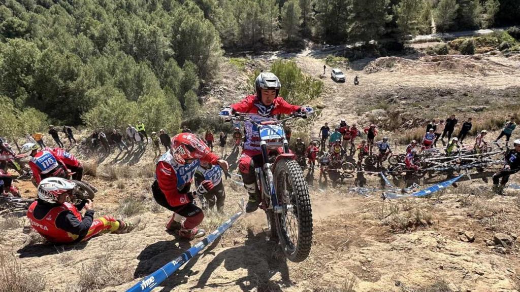 El piloto japonés Yohito Takeda en una de las espectaculares zonas.