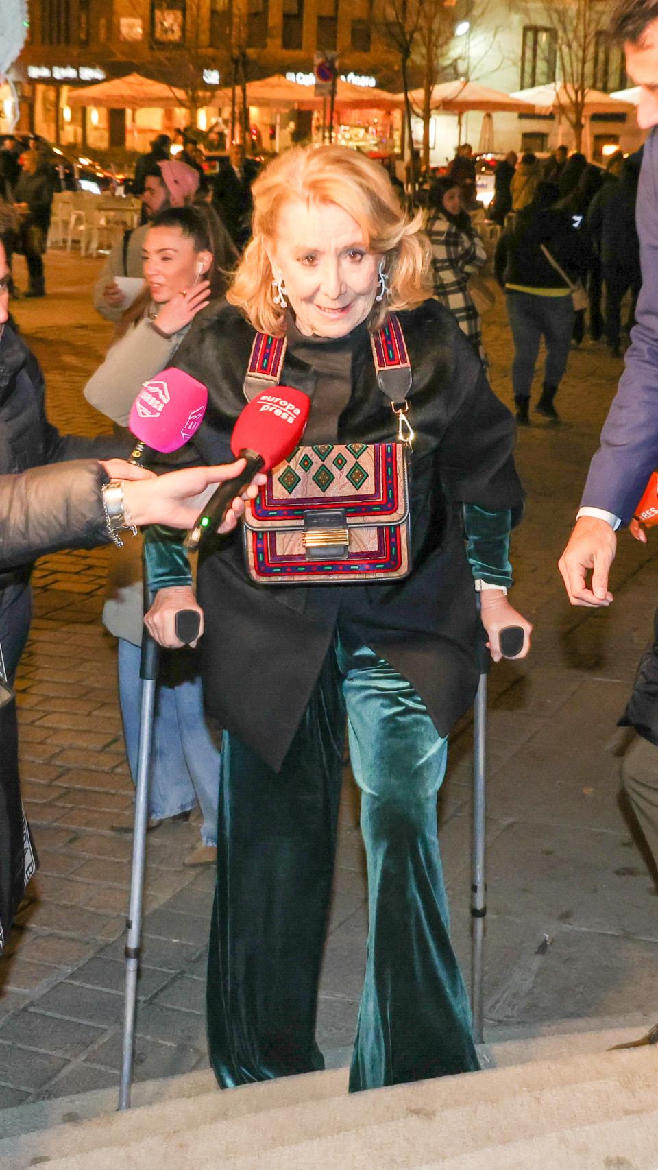 La expresidenta Esperanza Aguirre accediendo al Teatro Real para celebrar el cumpleaños de Aznar.