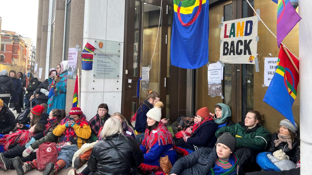 Greta Thunberg asiste a una manifestación contra los aerogeneradores de Fosen.