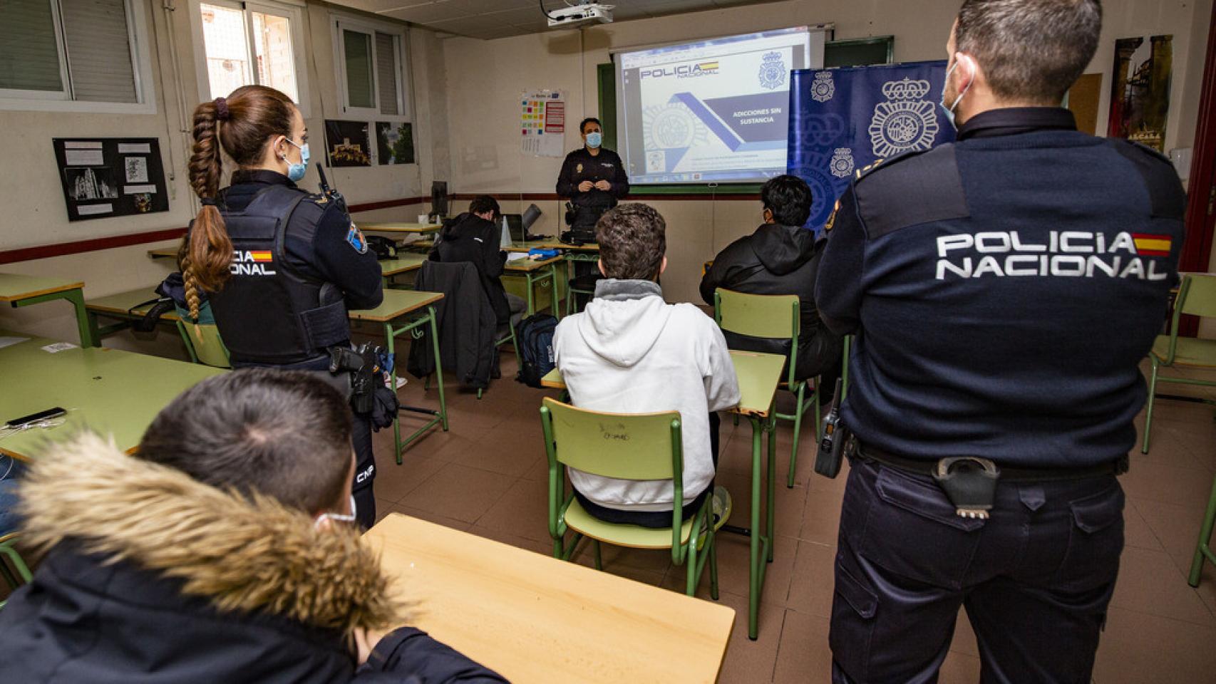 Imagen de archivo de una charla de la Policía Nacional contra el acoso escolar.