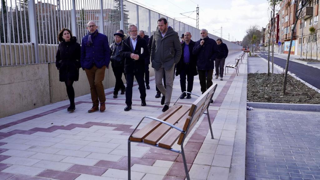 El Equipo de Gobierno visita las obras en la calle SEO que gana 100 plazas de aparcamiento
