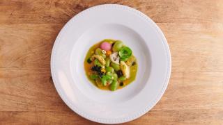 El vertical de escudellas de Joan Roca, un plato que repasa la historia del Celler de Can Roca