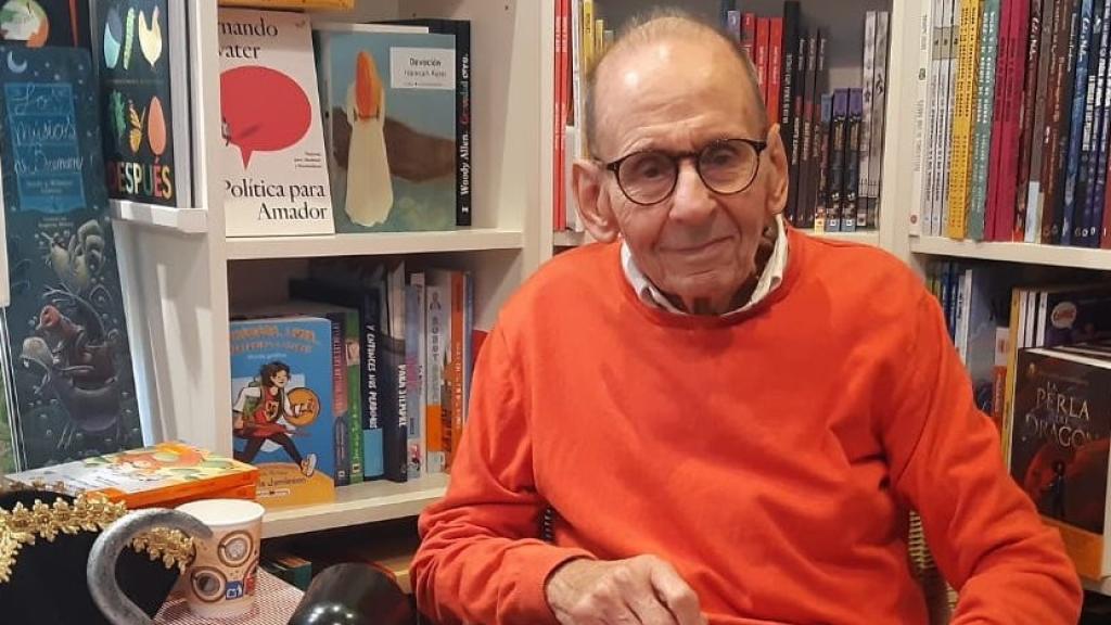 El escritor Juan Muñoz, en una imagen publicada en sus redes.