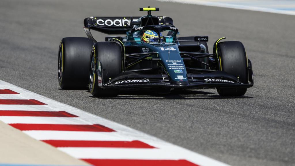 El Aston Martin de Fernando Alonso en los test de pretemporada de la F1 2023