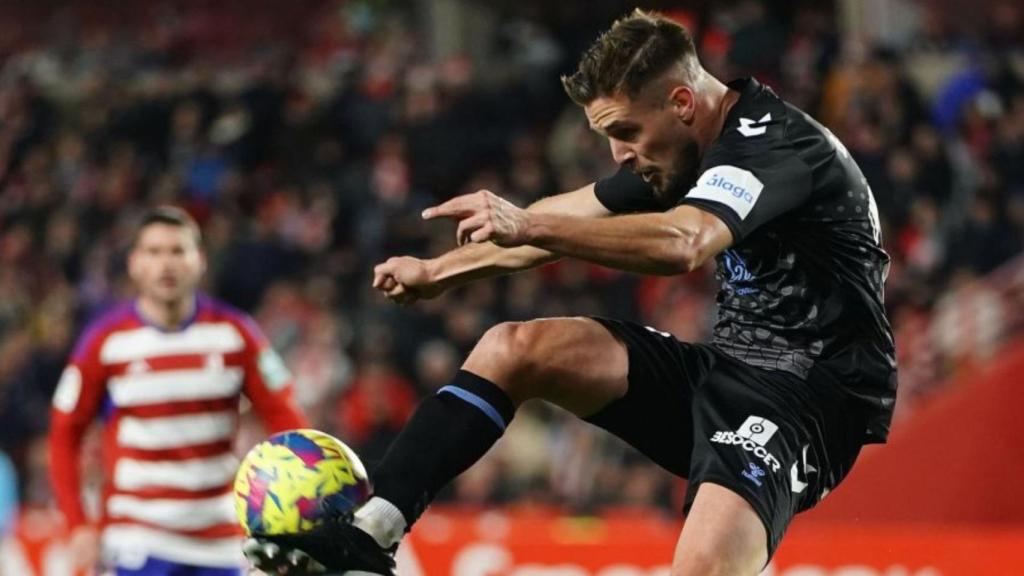 Genaro durante el Granada vs. Málaga CF