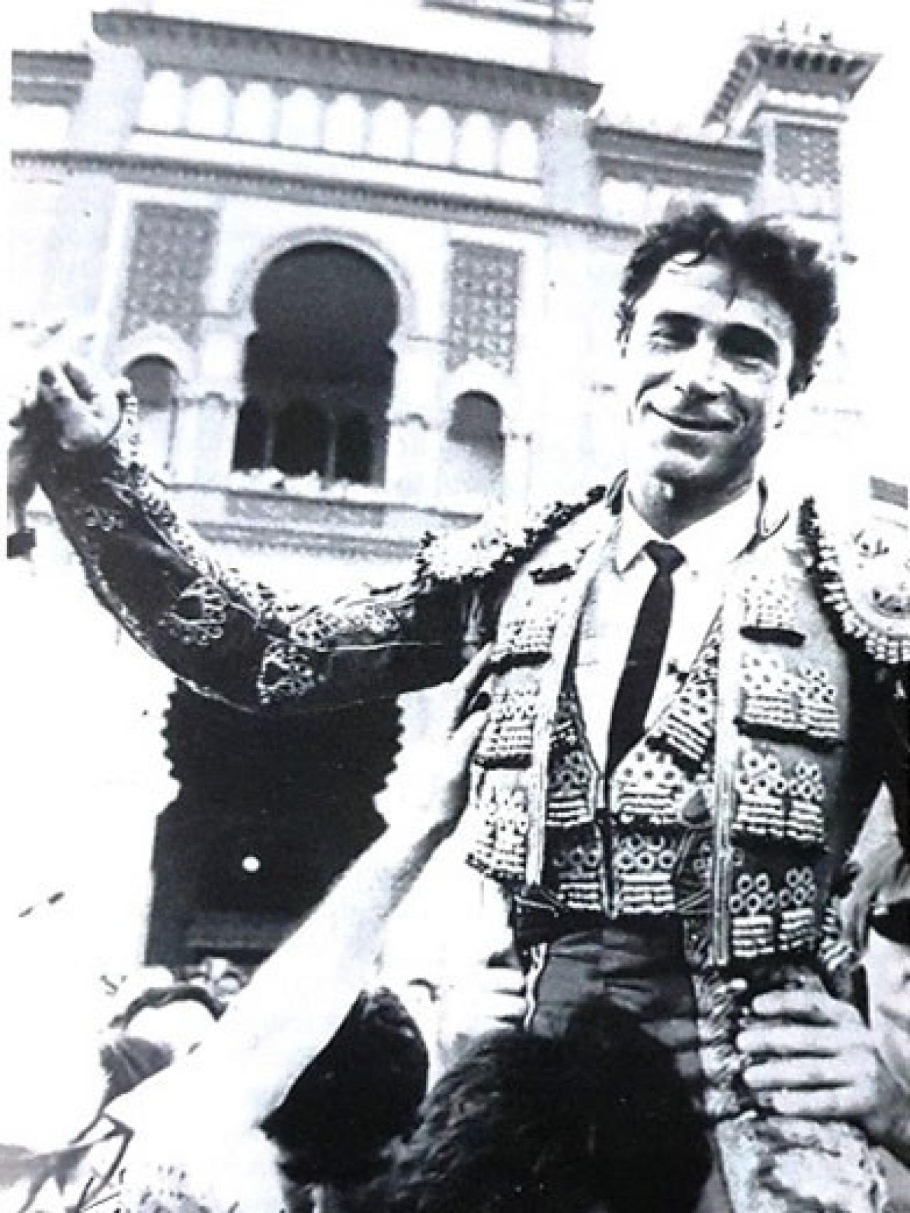 Puerta grande en Las Ventas tras despachar seis Victorinos en 1989