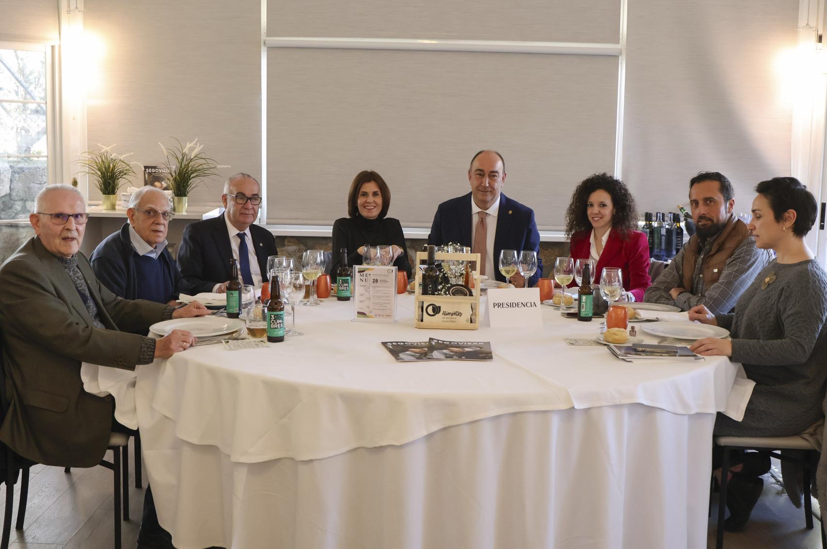Presentación del menú de Kilómetro Cero en el restaurante Lar de Domingo