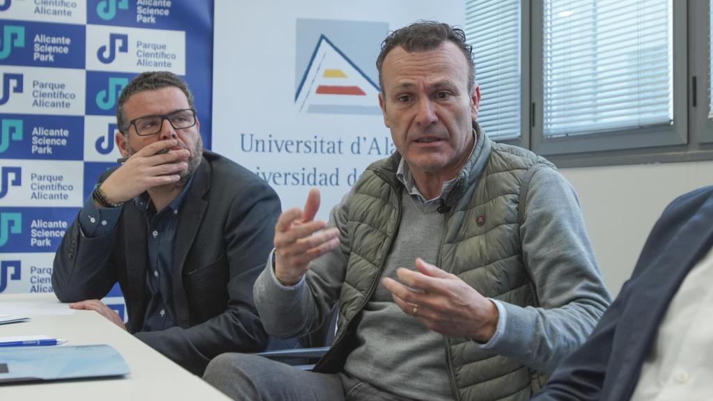 Andrés Montoyo, participa en el debate.