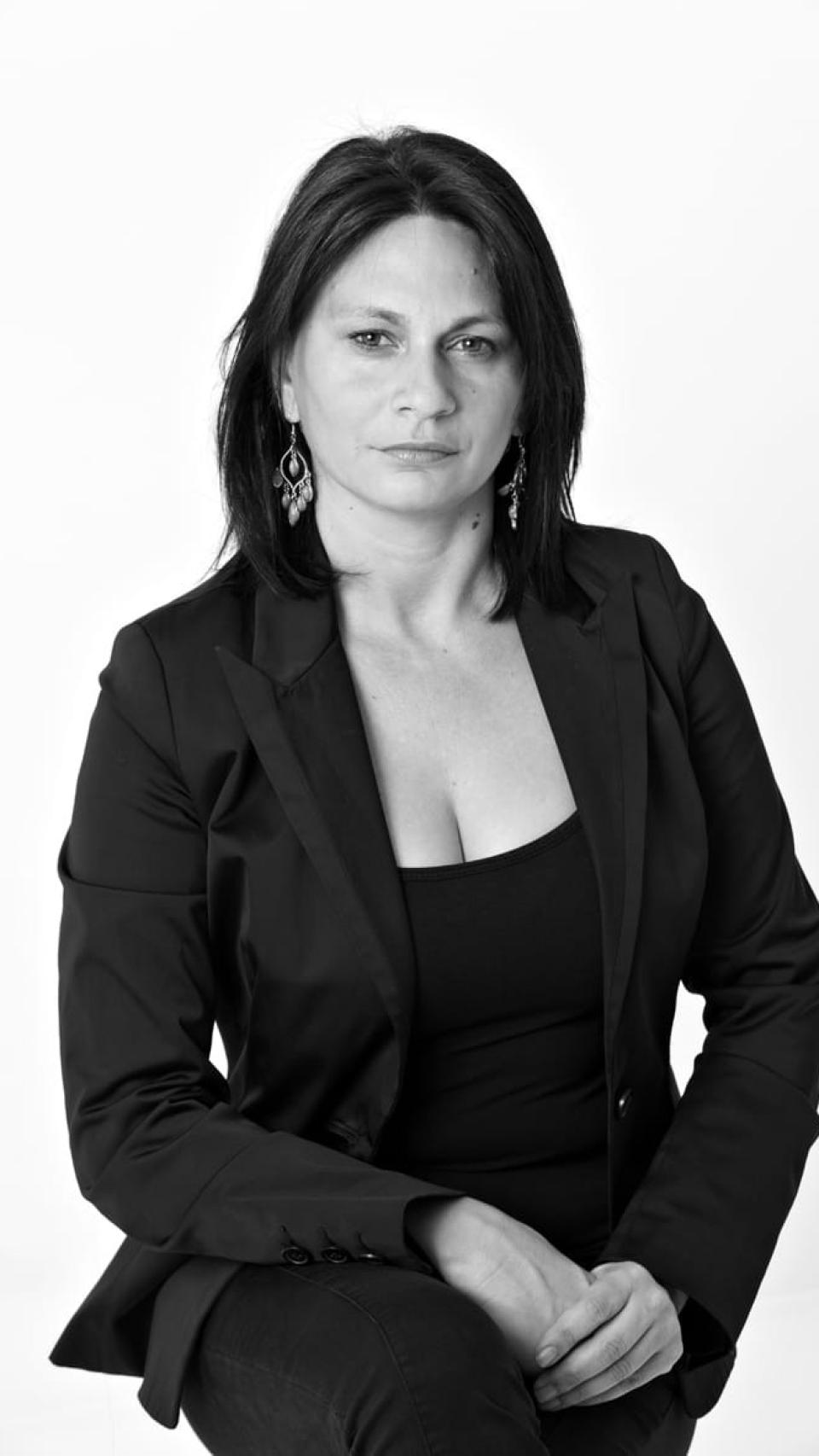 Carmen, en una foto incluida en una exposición sobre feminismo romaní que se realizó en Madrid.