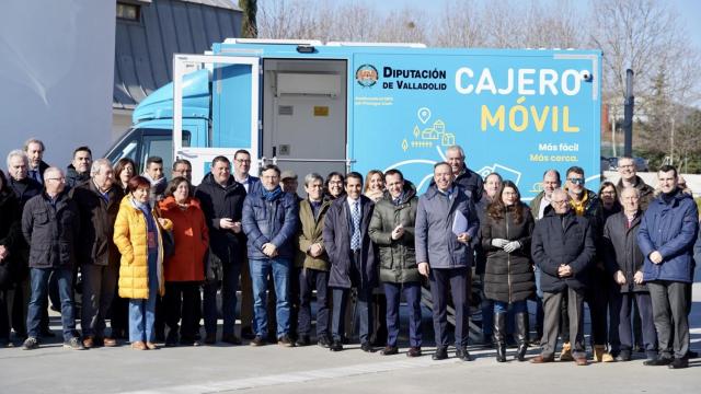 Presentación del cajero móvil que recorrerá los municipios de Valladolid