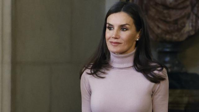 La reina Letizia llegando al acto de presentación pública del Portal digital 'Historia Hispánica' de la Real Academia de la Historia en el Palacio Real.