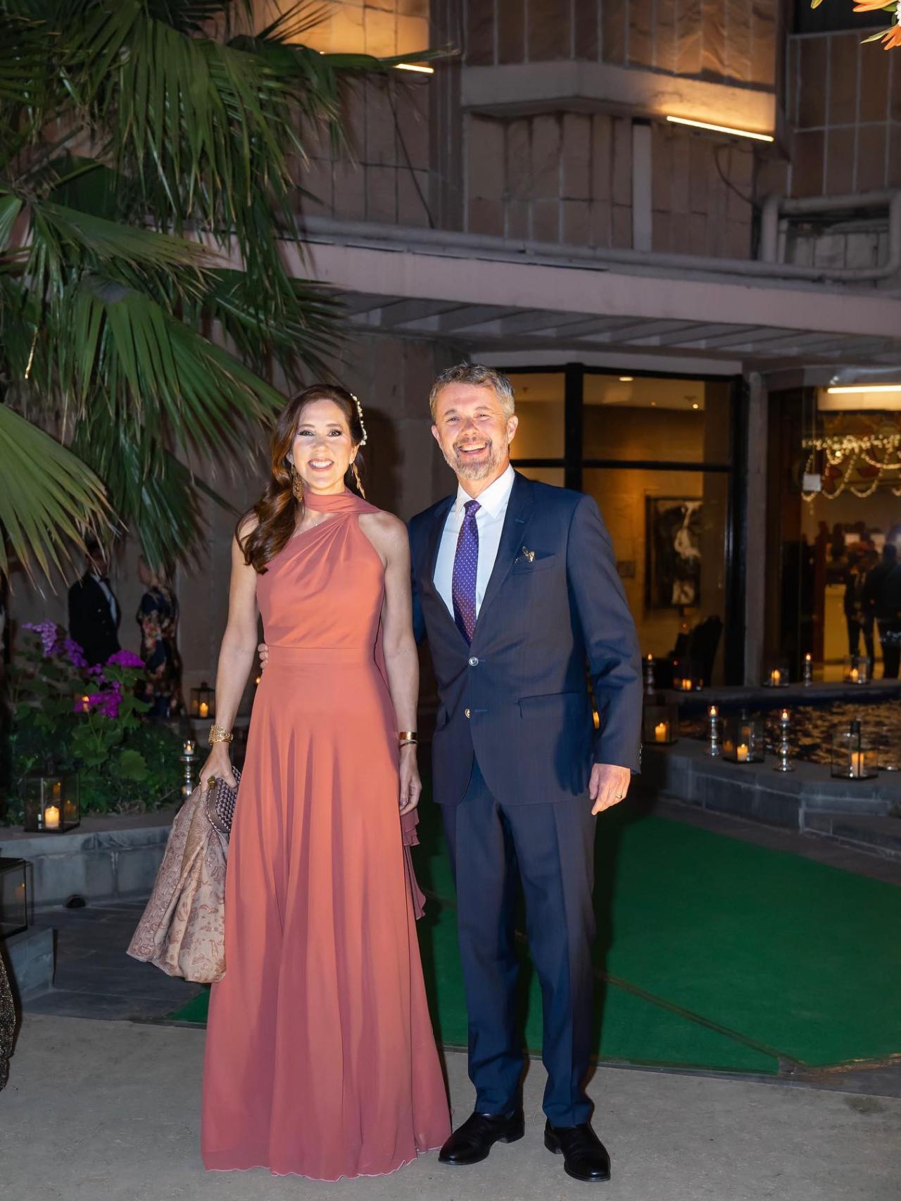 Los príncipes Mary y Federico de Dinamarca en la cena de gala de Nueva Delhi.