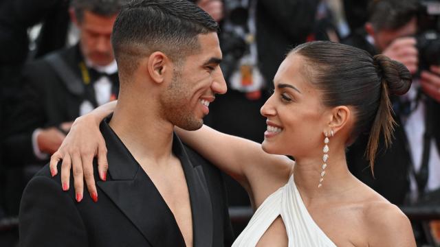 Hiba Abouk y Achraf Hakimi en el Festival de Cannes en mayo de 2022.
