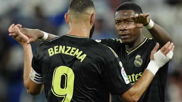 Karim Benzema y David Alaba celebran un gol con el Real Madrid