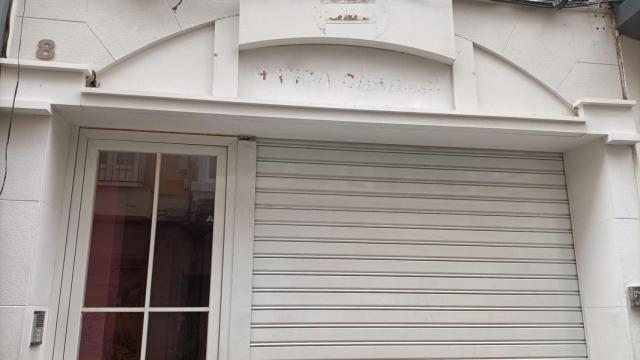 Cierra Manda Carallo.