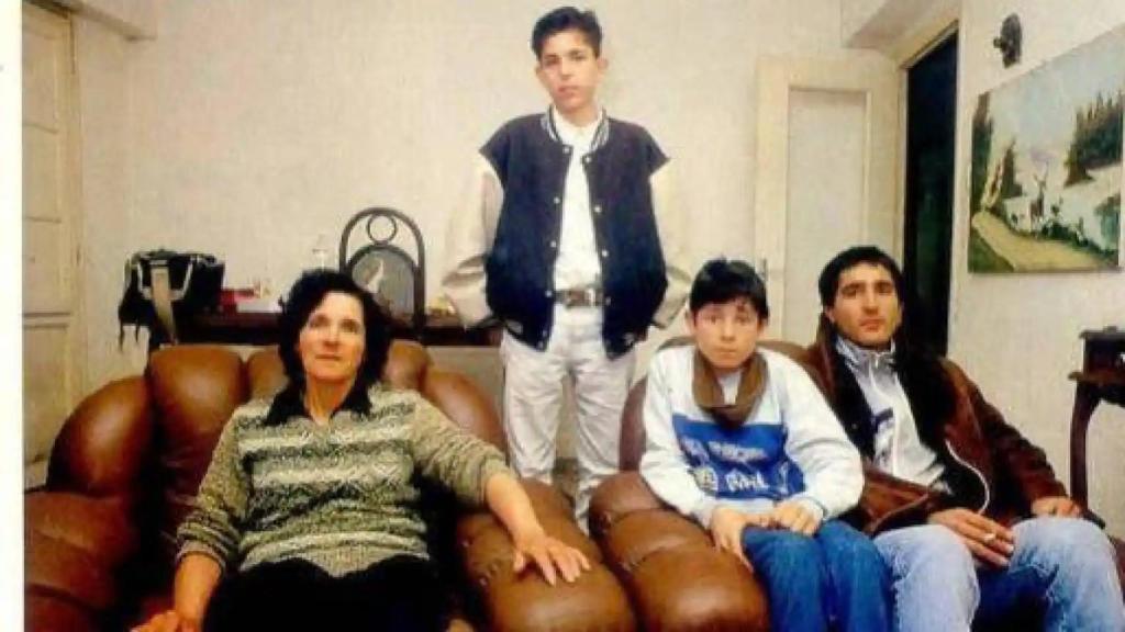 La familia Anglés tras el crimen cometido por Antonio en 1993.