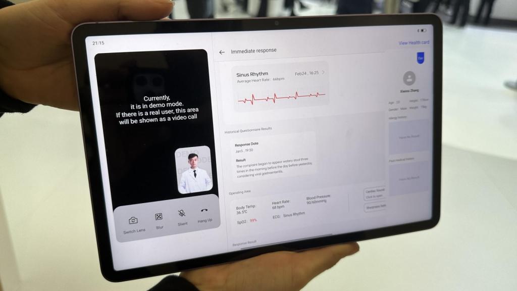 Pantalla tablet con la asistencia médica 24 horas de OHealth H1