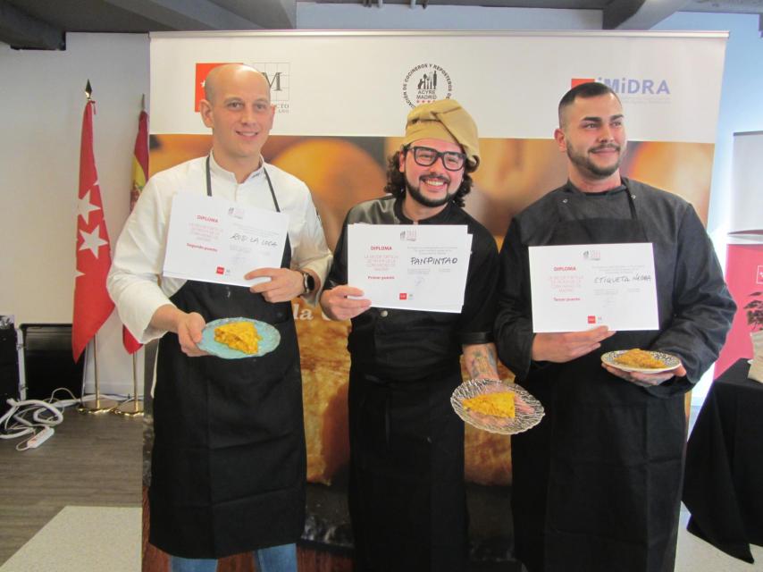 Los tres ganadores: izquierda Rosi La Loca, segundo premio; centro Panpintao, primero; y derecha, Etiqueta Negra, tercer puesto.